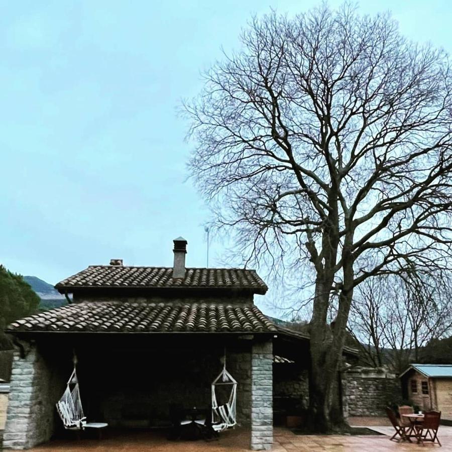 El Vilarot. La casa de piedra en la naturaleza. Gerona Exterior foto