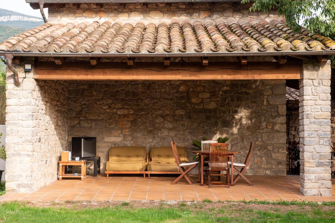 El Vilarot. La casa de piedra en la naturaleza. Gerona Exterior foto
